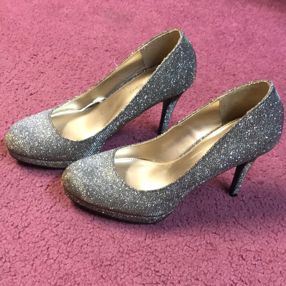 FIONI Clothing Shoes - Golden Sparkly Heels